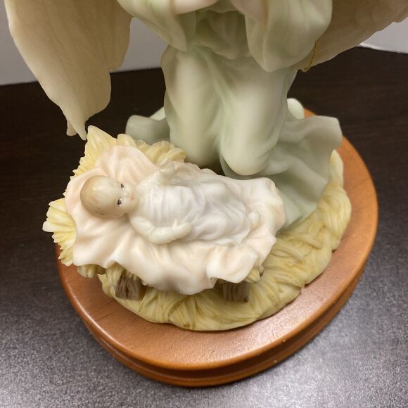Seraphim Classics Francesca "Loving Guardian" Angel Music Box Figurine 1993 - Picture 6 of 11